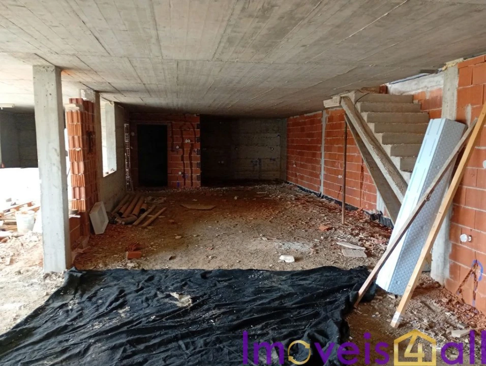 Moradia T3 para Venda em Igreja Nova e Cheleiros Foto 37