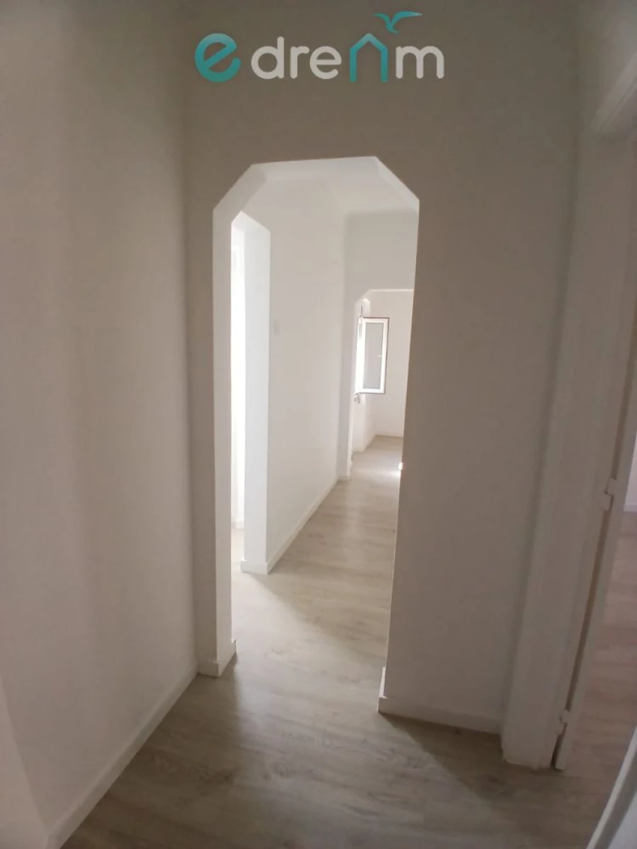 Apartamento T2 para Venda em São Vicente Foto 4