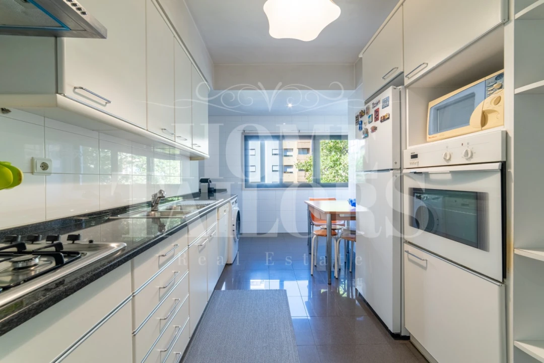 Apartamento T2 para Arrendamento em Carnide Foto 9
