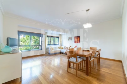 Apartamento T2 para Arrendamento em Carnide