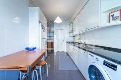 Apartamento T2 para Arrendamento em Carnide