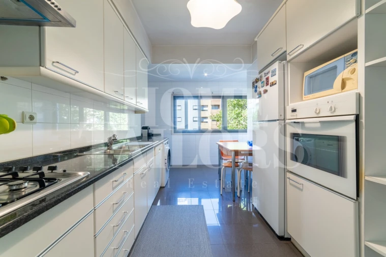 Apartamento T2 para Arrendamento em Carnide Foto 9