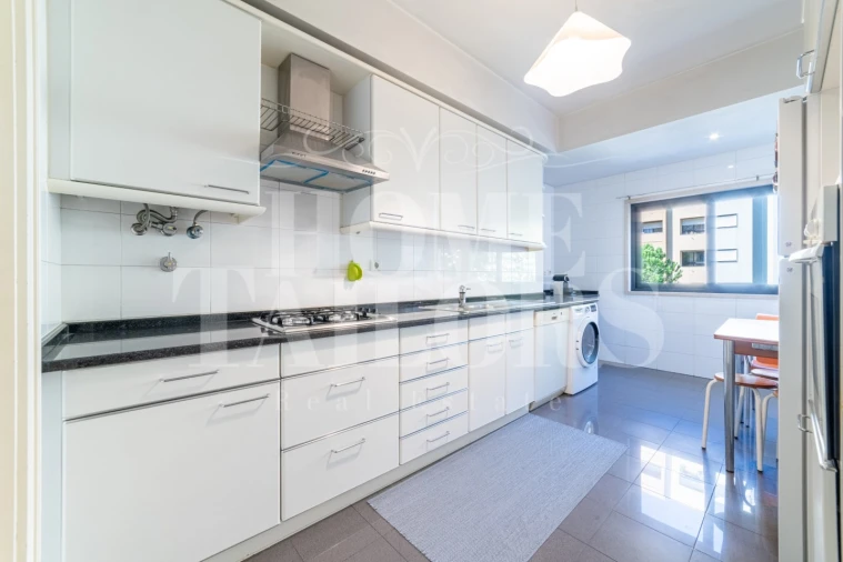 Apartamento T2 para Arrendamento em Carnide Foto 11