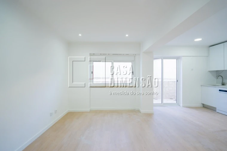 Apartamento T2 para Venda em Falagueira-Venda Nova Foto 3
