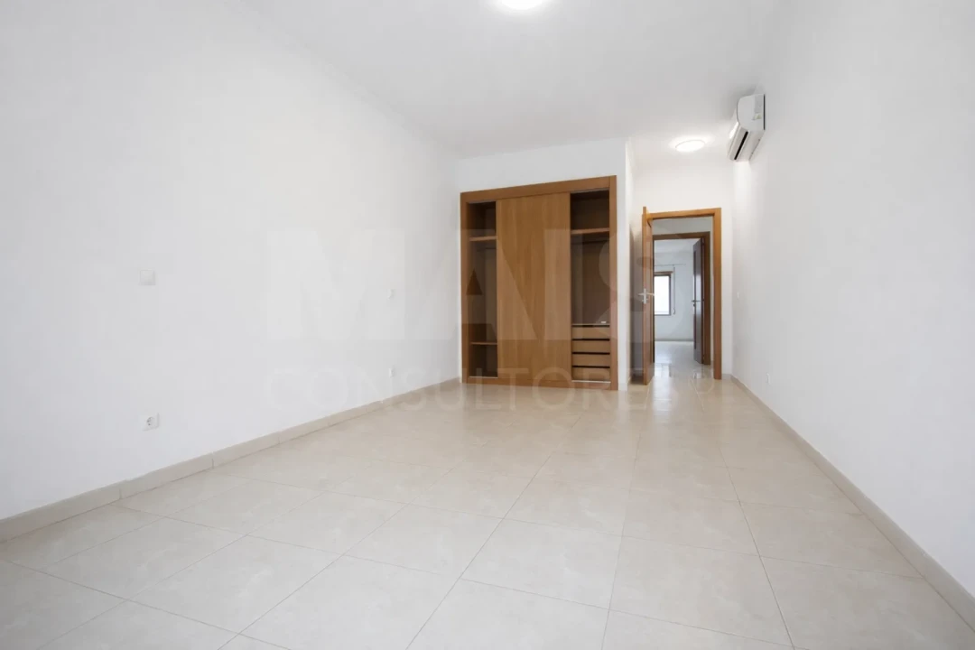 Apartamento T3 para Arrendamento em Silves Foto 11