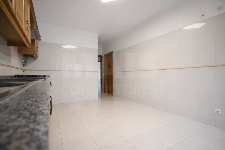 Apartamento T3 para Arrendamento em Silves Foto 7