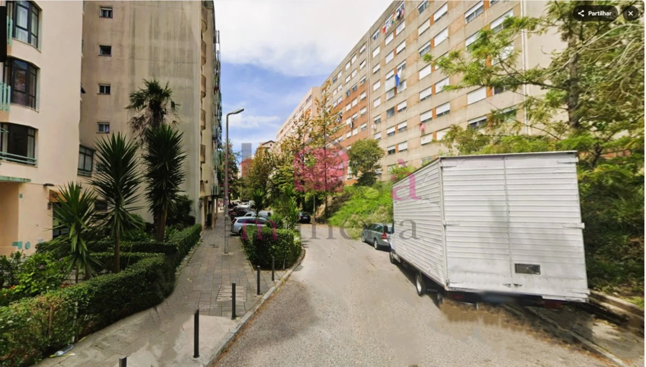 Apartamento T3 para Venda em Algueirão-Mem Martins Foto 2