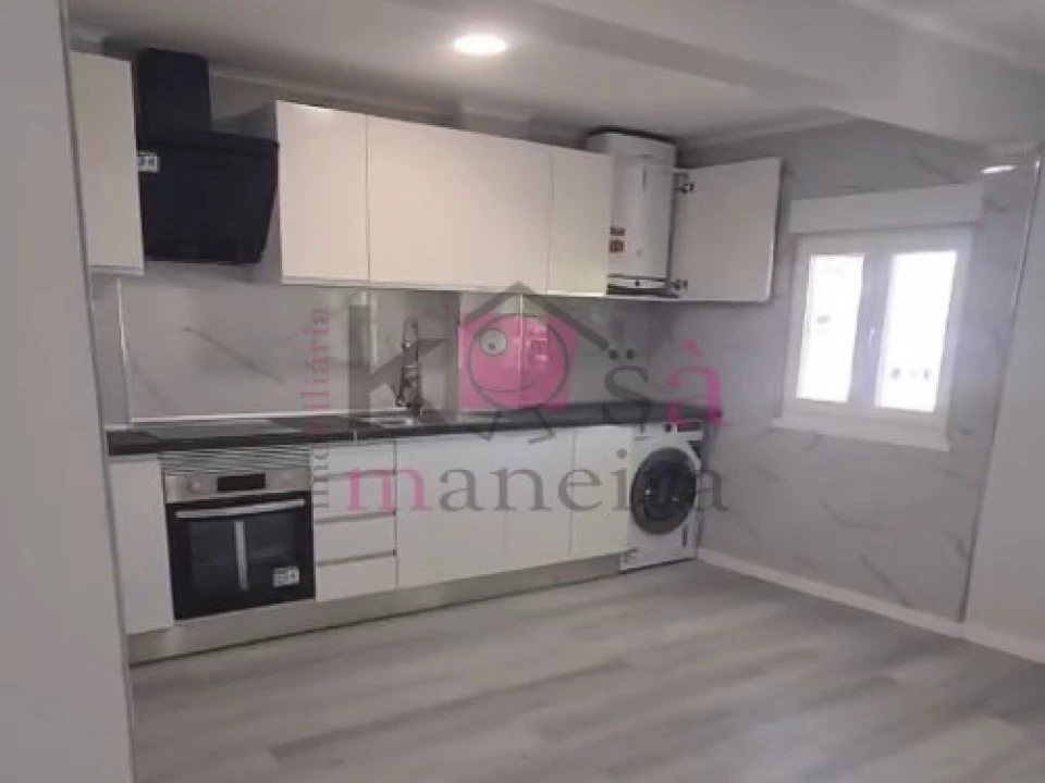 Apartamento T3 para Venda em Caparica e Trafaria Foto 2
