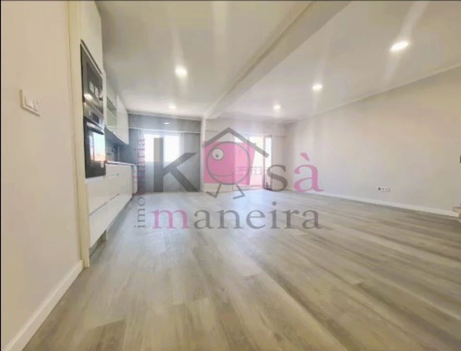 Apartamento T4 para Venda em Amora Foto 6