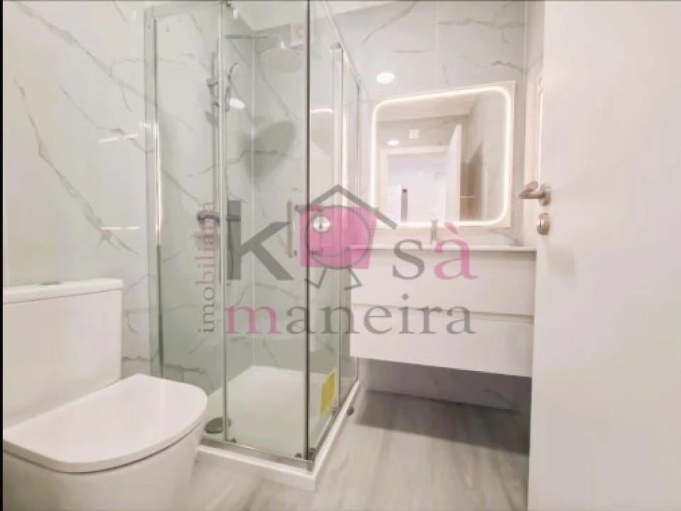 Apartamento T4 para Venda em Amora Foto 7