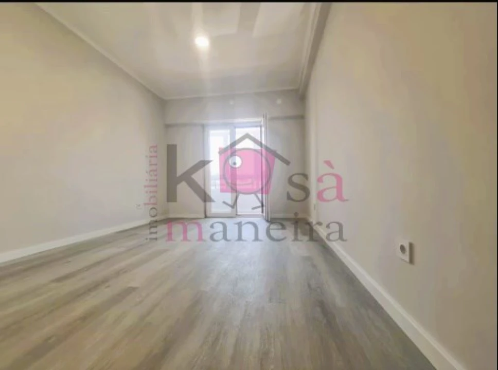 Apartamento T4 para Venda em Amora Foto 8