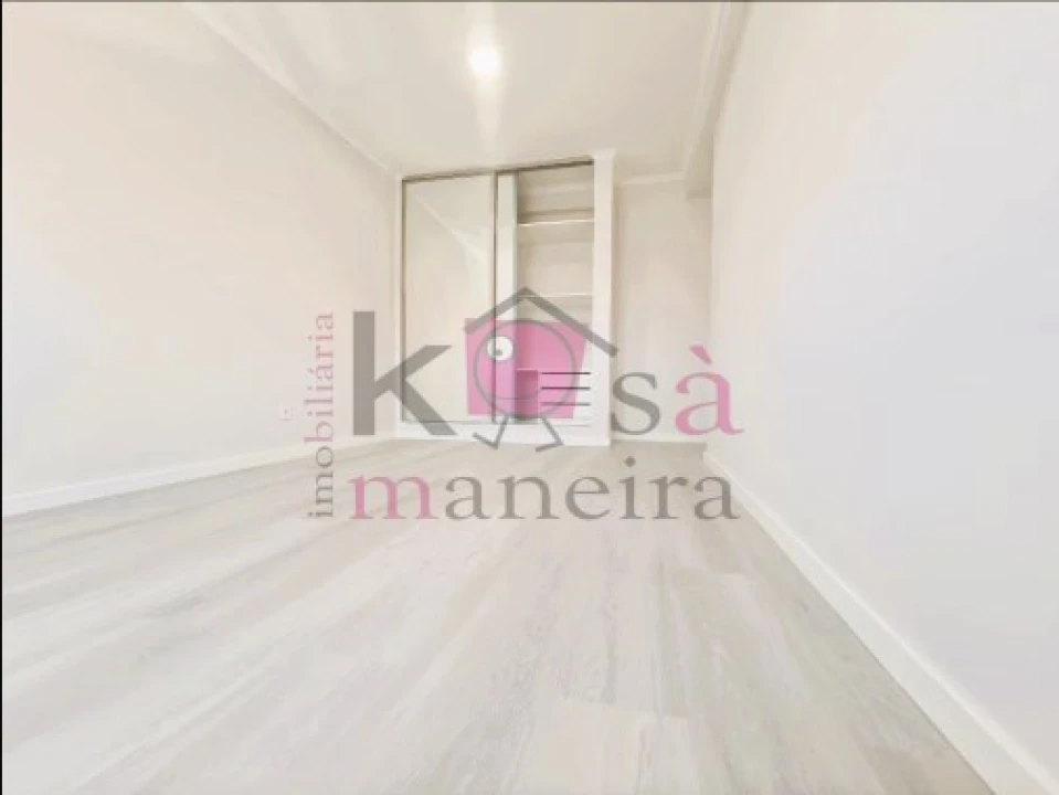 Apartamento T4 para Venda em Amora Foto 9