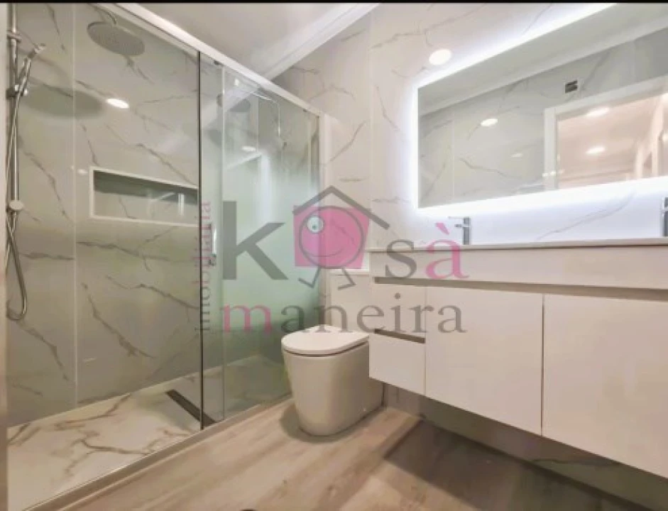Apartamento T4 para Venda em Amora Foto 10