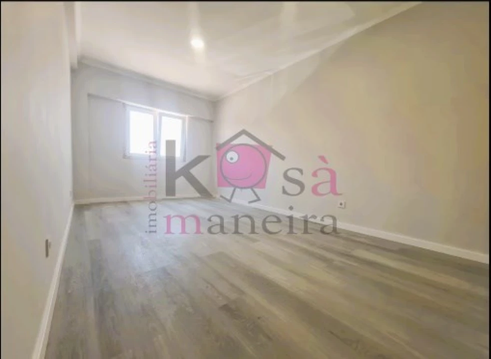 Apartamento T4 para Venda em Amora Foto 11