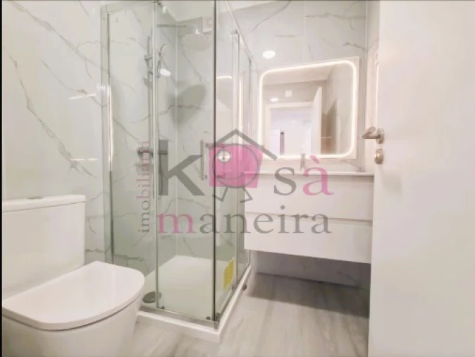 Apartamento T4 para Venda em Amora Foto 7