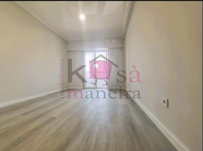 Apartamento T4 para Venda em Amora Foto 8