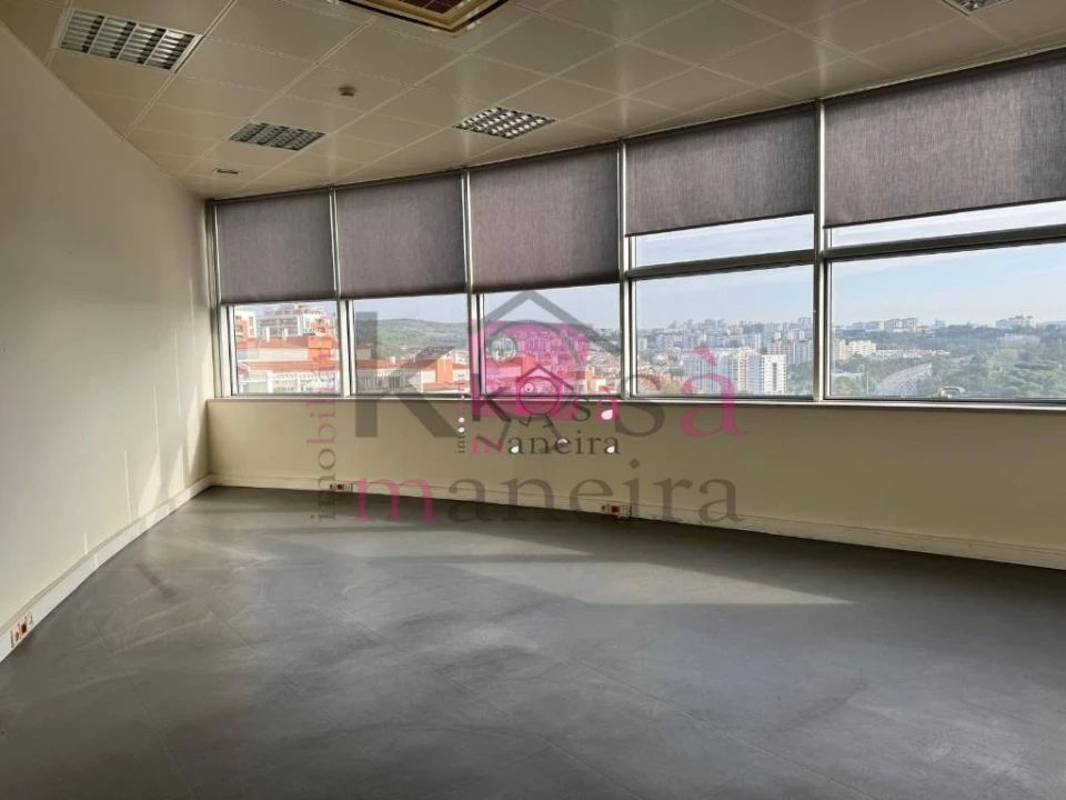 Prédio para Venda em Carnaxide e Queijas Foto 18