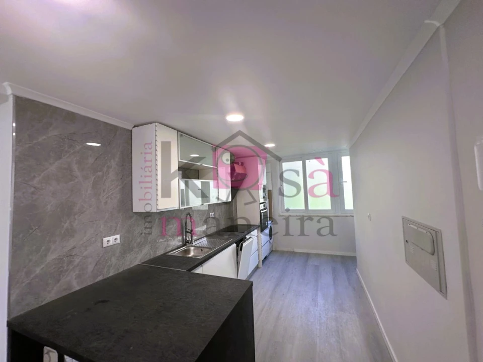 Apartamento T2 para Venda em Benfica Foto 3