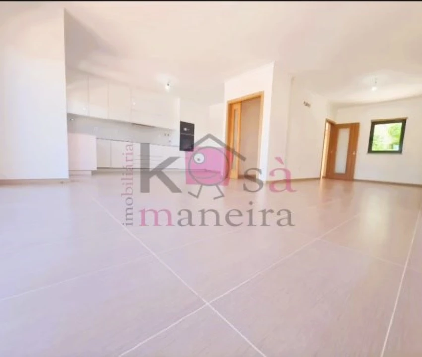 Moradia T2 para Venda em Guia Foto 6