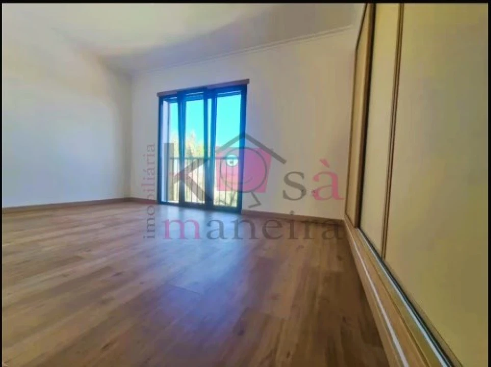 Moradia T2 para Venda em Guia Foto 11