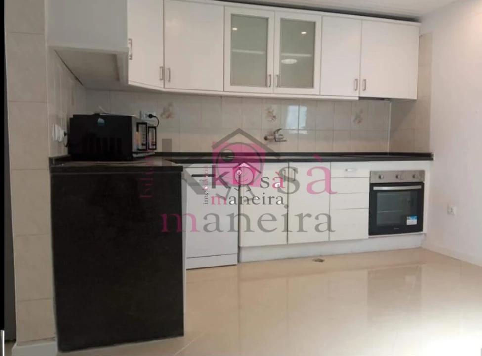 Moradia T5 para Venda em Ajuda Foto 3
