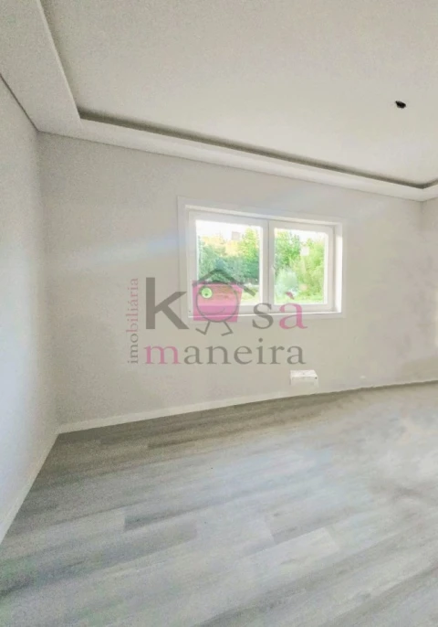 Moradia T3 para Venda em Santa Maria de Lamas