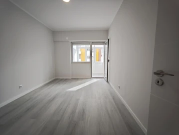 Apartamento T2 para Venda em Oeiras e São Julião da Barra, Paço de Arcos e Caxias