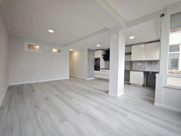 Apartamento T2 para Venda em Oeiras e São Julião da Barra, Paço de Arcos e Caxias
