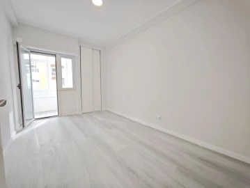 Apartamento T2 para Venda em Oeiras e São Julião da Barra, Paço de Arcos e Caxias