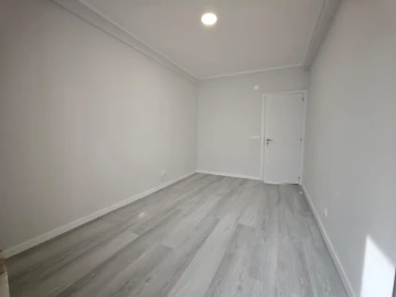 Apartamento T2 para Venda em Oeiras e São Julião da Barra, Paço de Arcos e Caxias