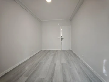 Apartamento T2 para Venda em Oeiras e São Julião da Barra, Paço de Arcos e Caxias