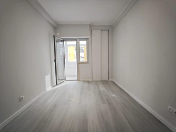 Apartamento T2 para Venda em Oeiras e São Julião da Barra, Paço de Arcos e Caxias