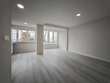 Apartamento T2 para Venda em Oeiras e São Julião da Barra, Paço de Arcos e Caxias