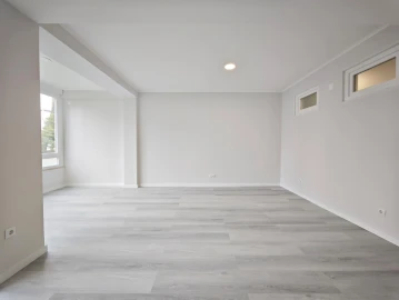 Apartamento T2 para Venda em Oeiras e São Julião da Barra, Paço de Arcos e Caxias