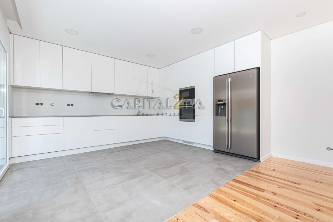 Apartamento T4 para Venda em Carcavelos e Parede Foto 1