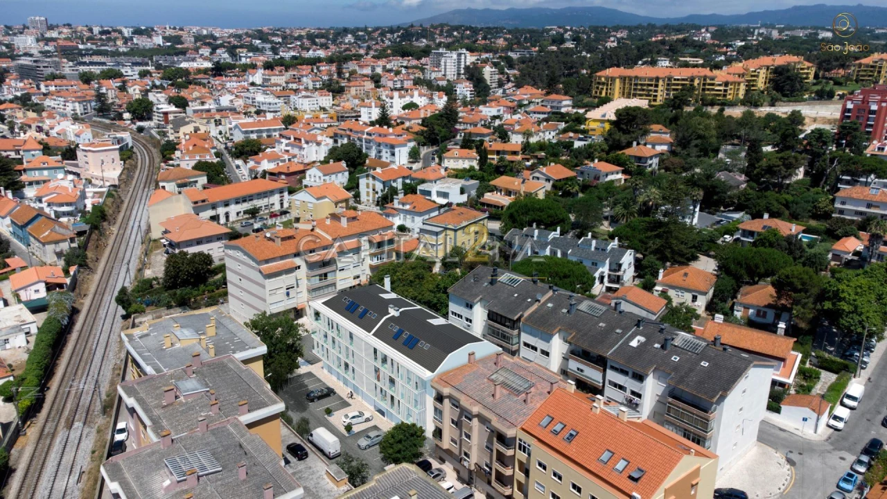 Apartamento T4 para Venda em Carcavelos e Parede Foto 25