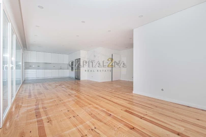 Apartamento T4 para Venda em Carcavelos e Parede