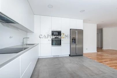 Apartamento T4 para Venda em Carcavelos e Parede
