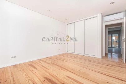 Apartamento T4 para Venda em Carcavelos e Parede