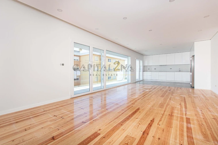 Apartamento T4 para Venda em Carcavelos e Parede Foto 16