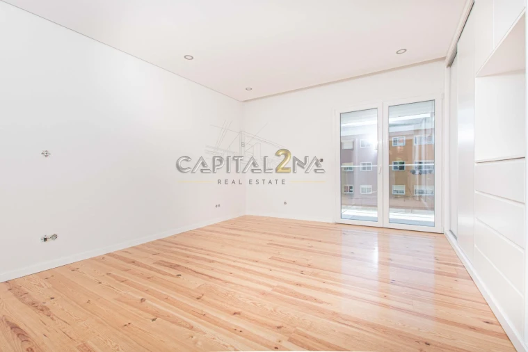 Apartamento T4 para Venda em Carcavelos e Parede Foto 7