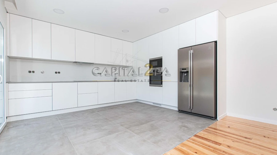 Apartamento T4 para Venda em Carcavelos e Parede