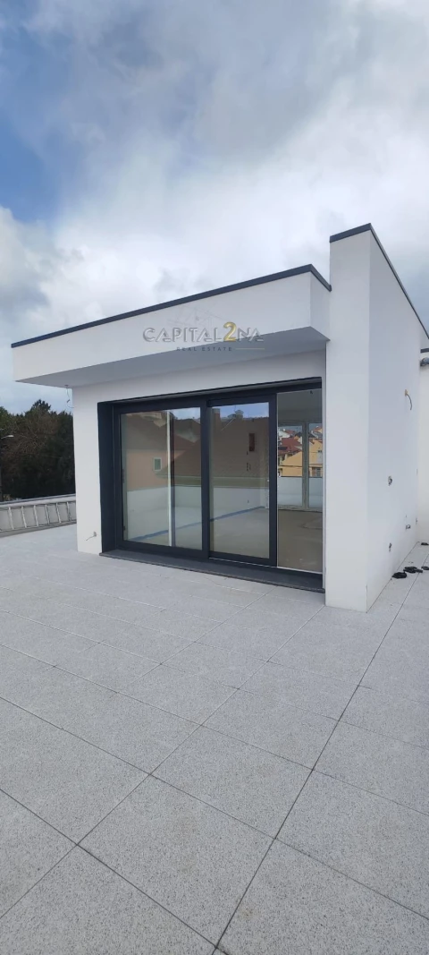 Moradia T5 para Venda em Pontinha e Famões