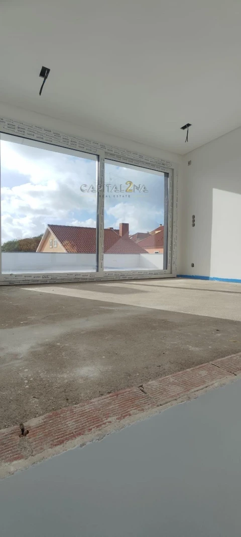 Moradia T5 para Venda em Pontinha e Famões
