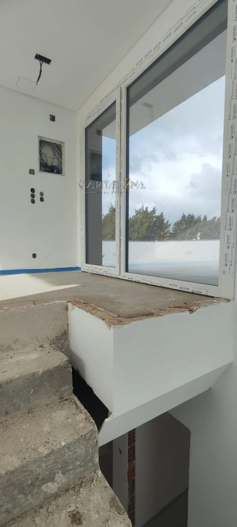 Moradia T5 para Venda em Pontinha e Famões