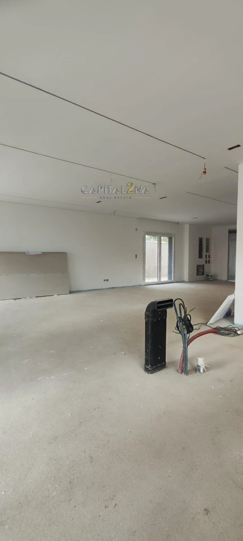 Moradia T5 para Venda em Pontinha e Famões