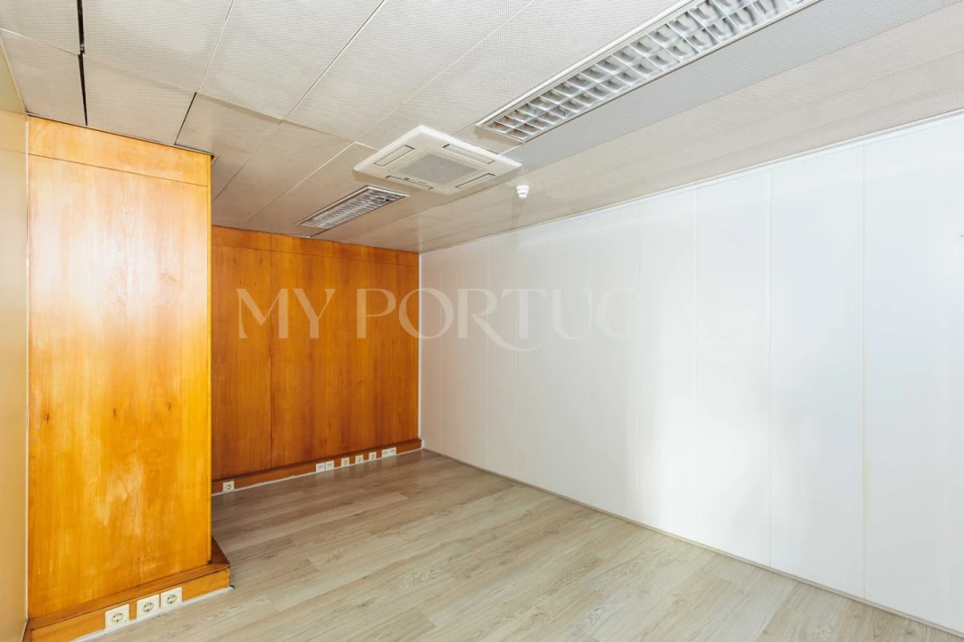 Prédio para Arrendamento em Santo António Foto 27