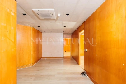 Prédio para Arrendamento em Santo António
