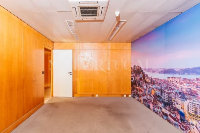 Prédio para Arrendamento em Santo António