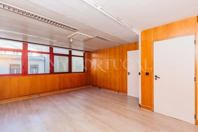Prédio para Arrendamento em Santo António